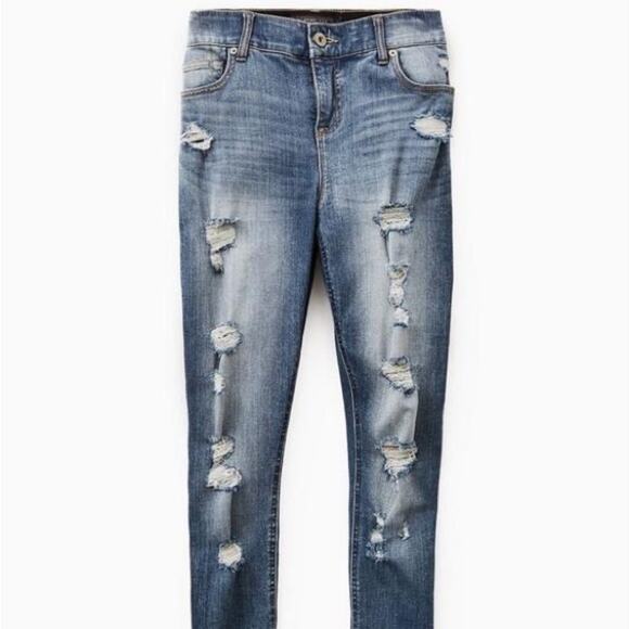 TORRID BOMBSHELL SKINNY PREMIUM‎ STRETCH HIGH-RISE DESTRUCTED JEANS - Picture 3 of 9